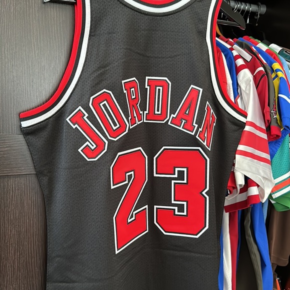 Michael Jordan Chicago Bulls Mitchell & Ness 1997-98 Authentic Jersey - 44 Large - Picture 7 of 9